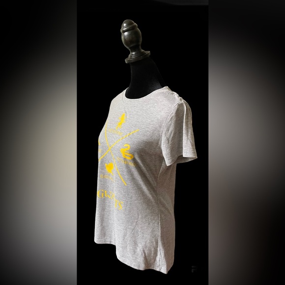 Harry Potter: Hogwarts Tee Shirt - Picture 7 of 17